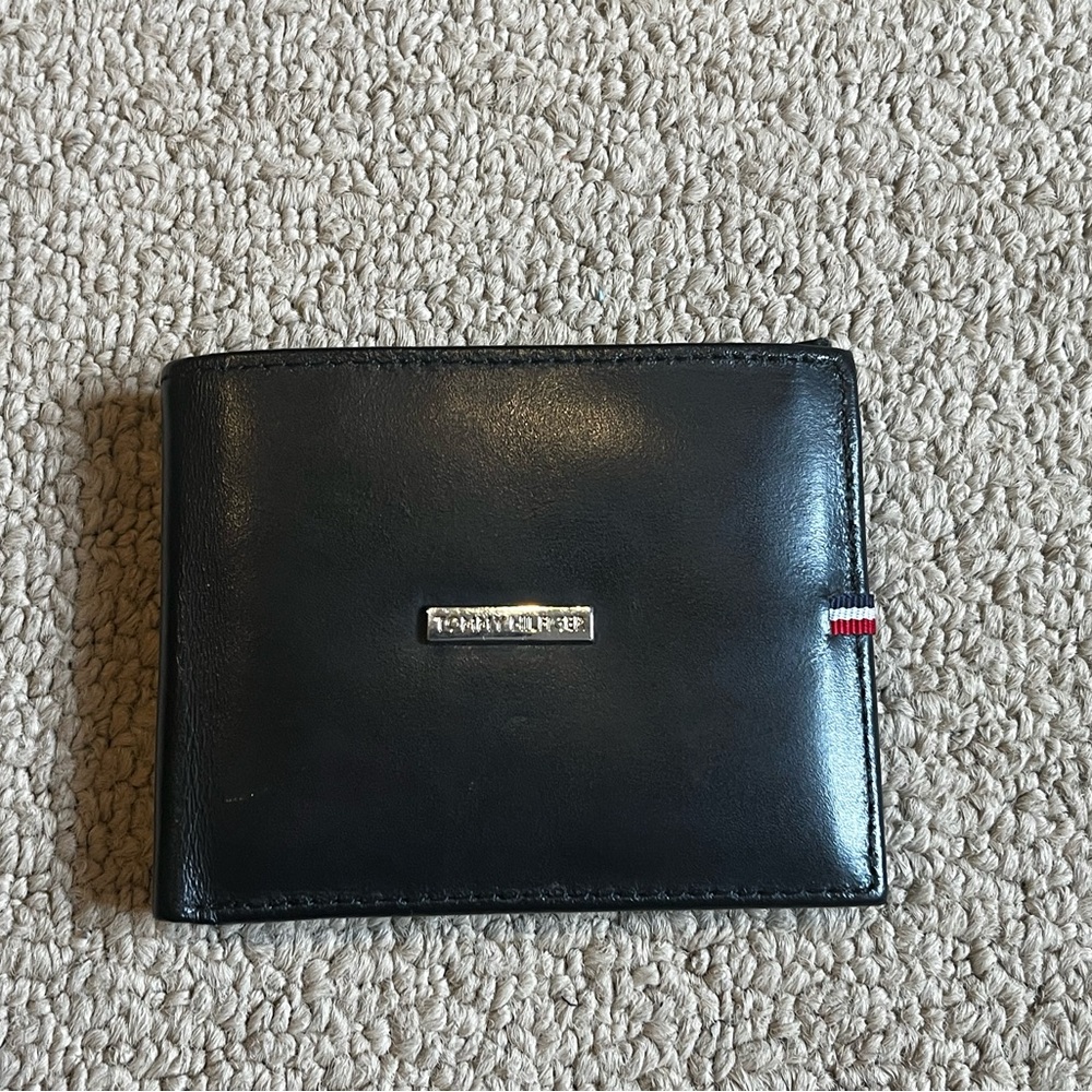Tommy Hilfiger Black Men’s wallet
